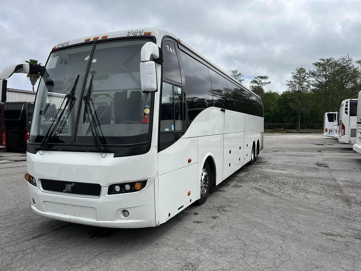 2016 Volvo 9700 Coach - Image 2