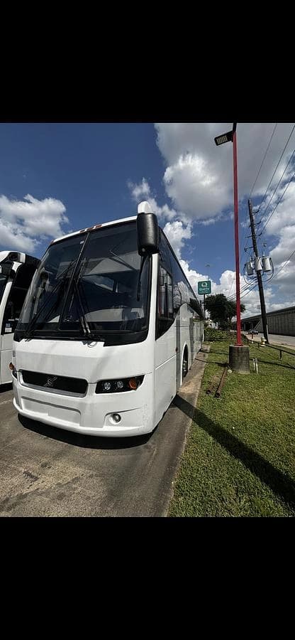 2011 Volvo 9700 Coach - Image 3