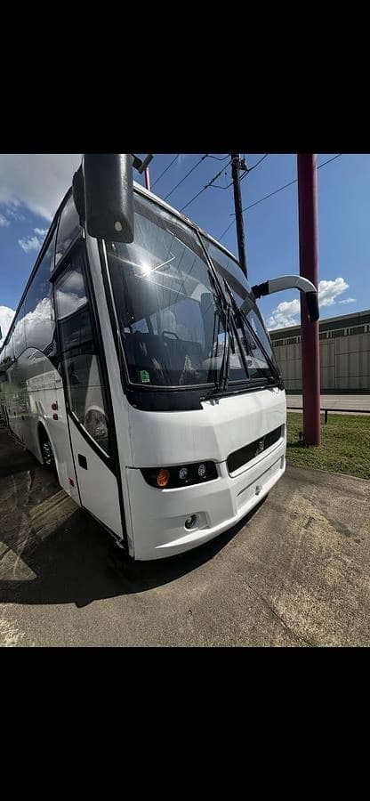 2011 Volvo 9700 Coach - Image 1