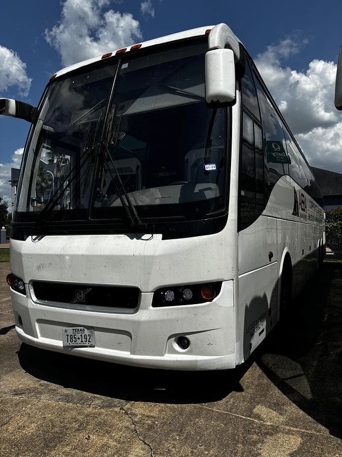 2016 Volvo 9700 Coach - Image 1