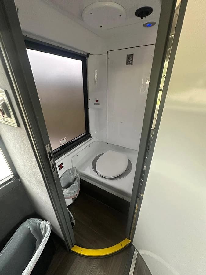 2017 Van hool CX35 Coach - Image 15