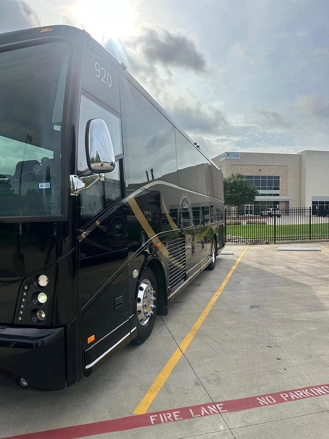 2017 Van hool CX35 Coach - Image 2