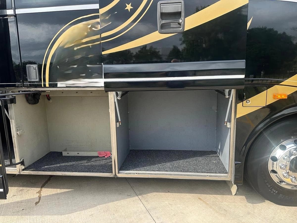 2017 Van hool CX35 Coach - Image 8