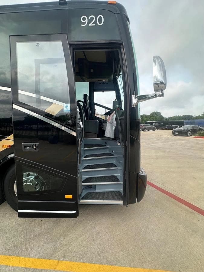 2017 Van hool CX35 Coach - Image 3
