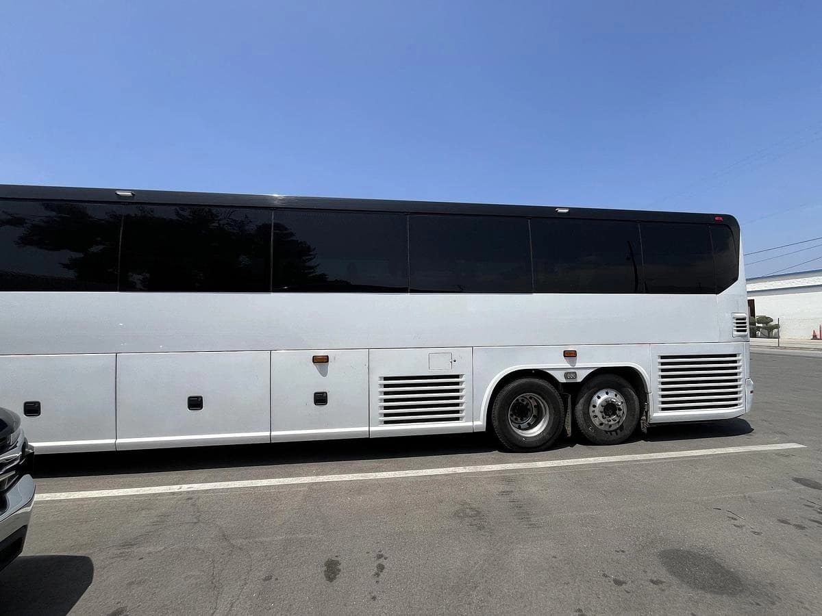 2019 MCI J4500 ADA Coach - Image 14