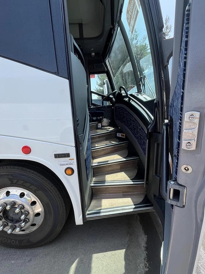 2019 MCI J4500 ADA Coach - Image 16