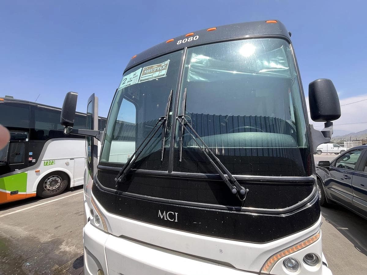2019 MCI J4500 ADA Coach - Image 4