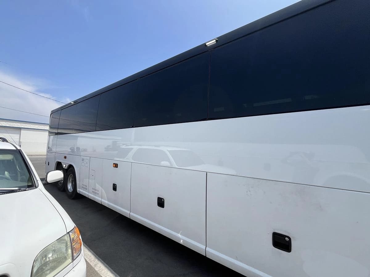 2019 MCI J4500 ADA Coach - Image 8