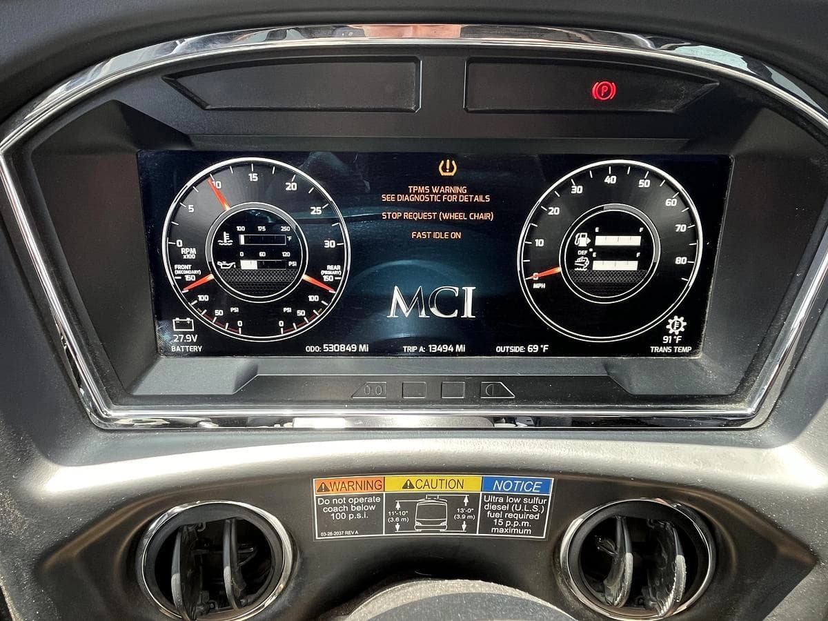 2019 MCI J4500 ADA Coach - Image 9