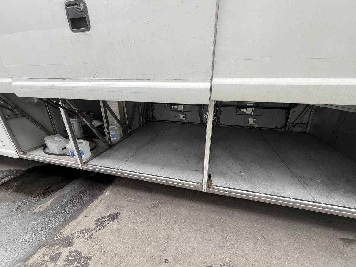 2019 Mci J4500 ADA Coach - Image 10