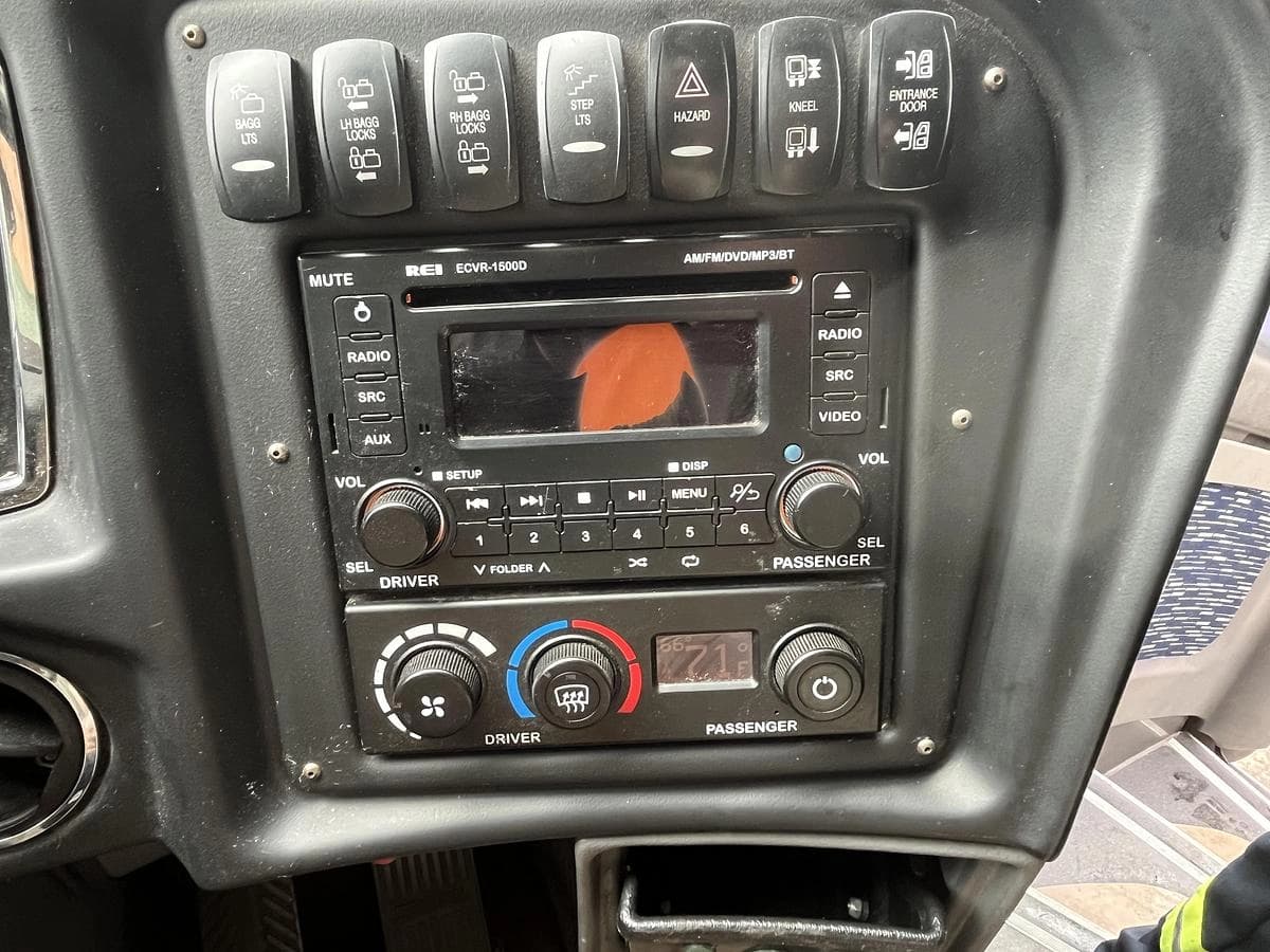 2019 Mci J4500 ADA Coach - Image 14