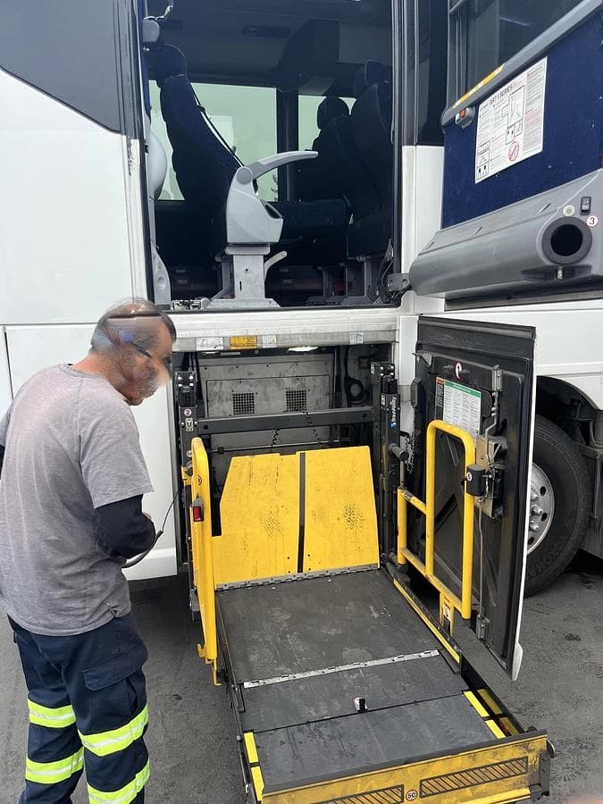 2019 Mci J4500 ADA Coach - Image 15