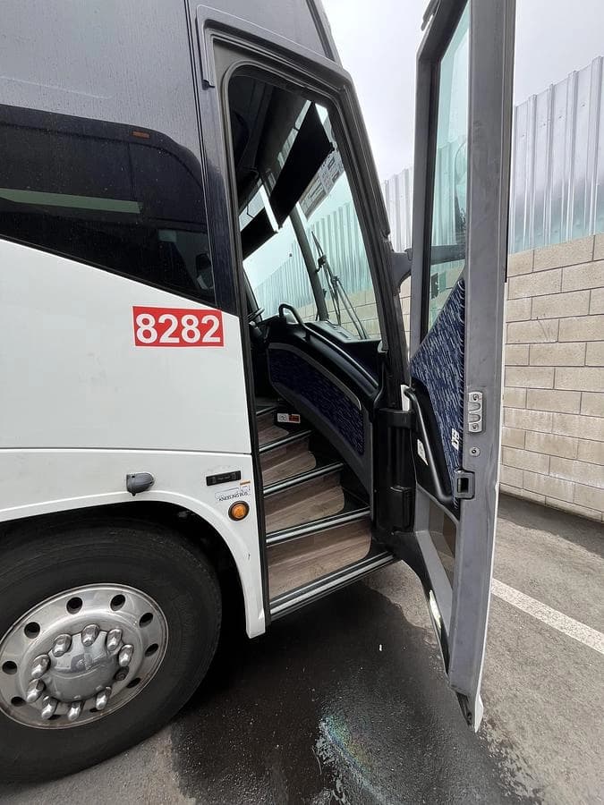 2019 Mci J4500 ADA Coach - Image 5
