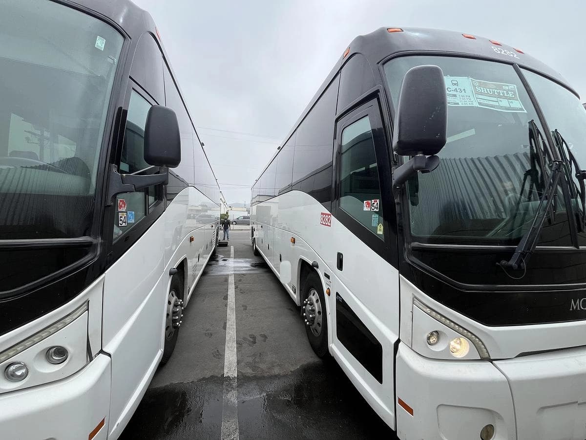 2019 Mci J4500 ADA Coach - Image 3