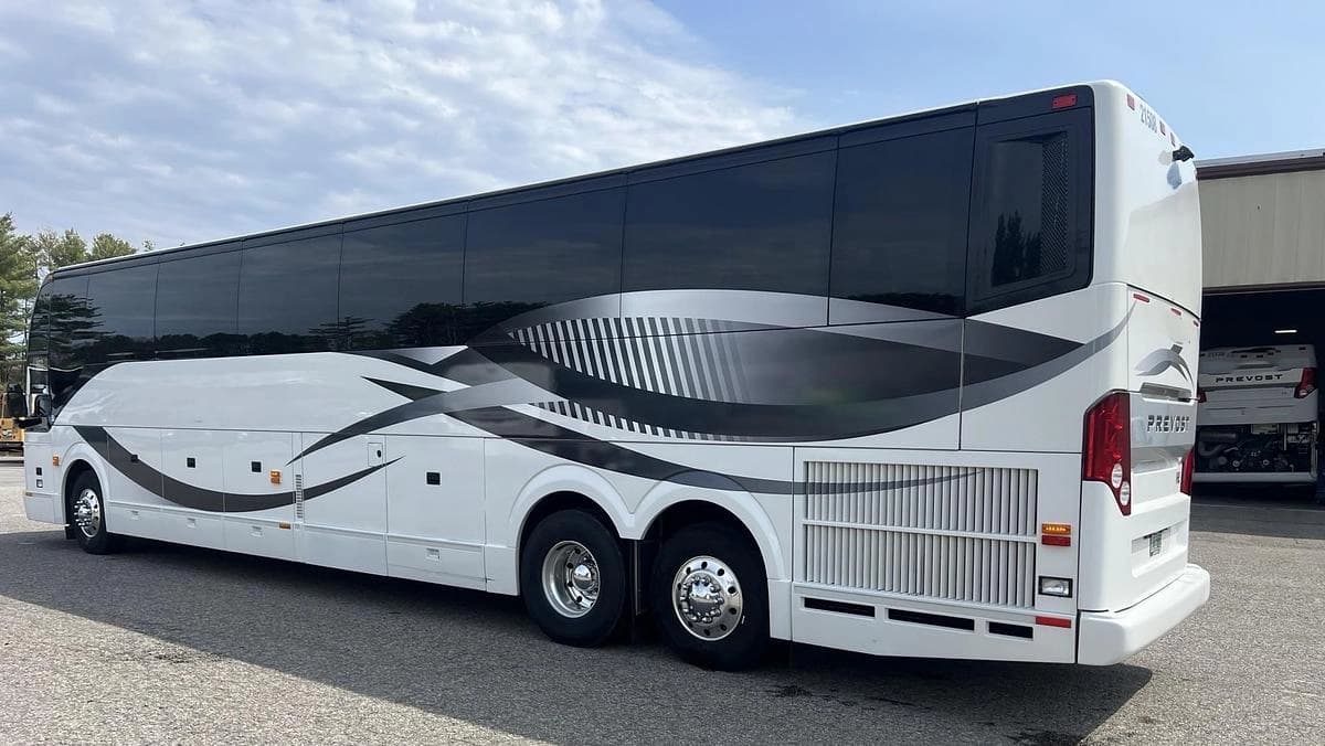 2015 Prevost H3-45 ADA Coach - Image 4