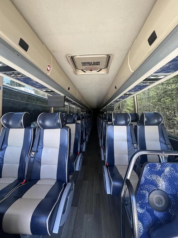 2015 Prevost H3-45 Coach - Image 5