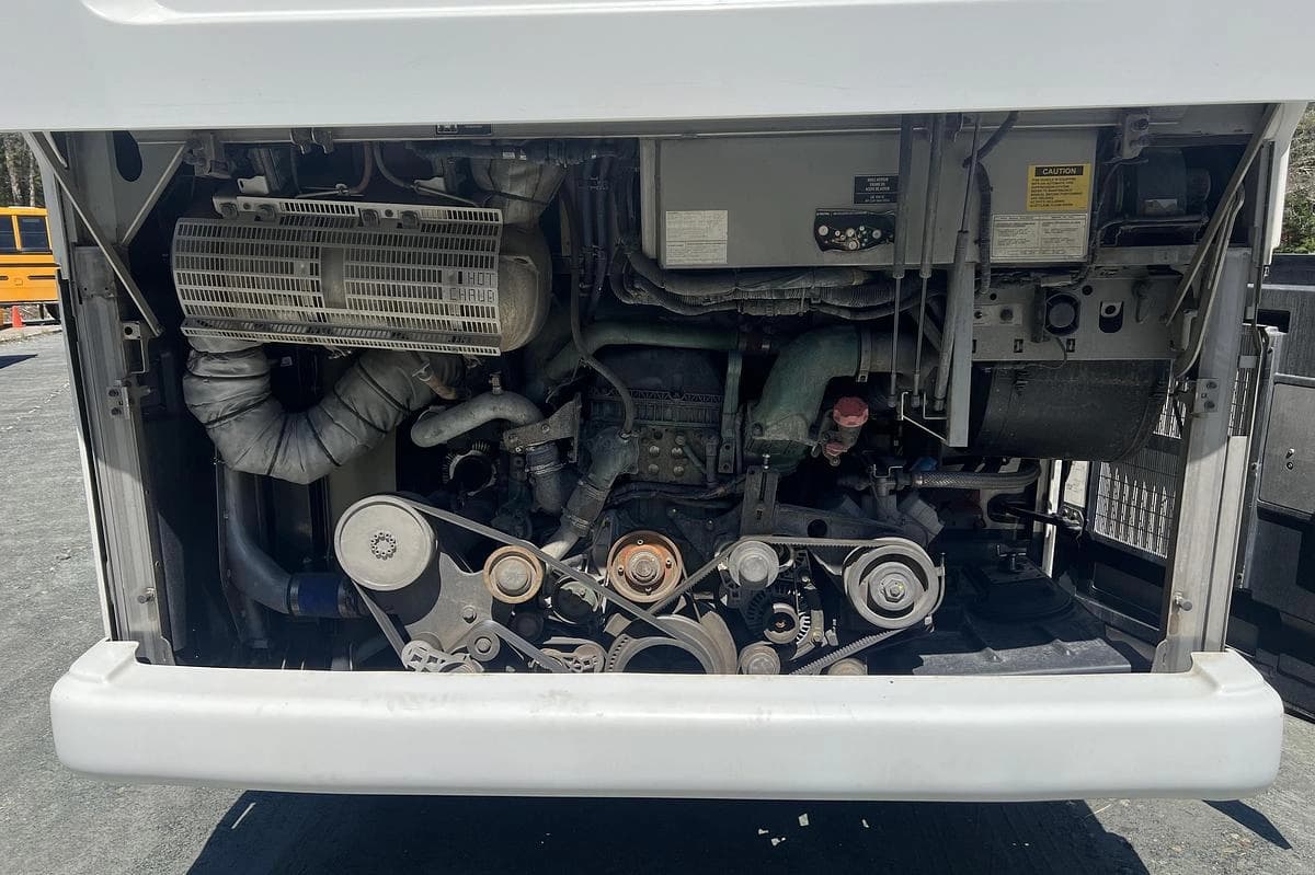 2015 Prevost H3-45 Coach - Image 7