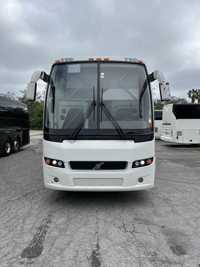 2016 Volvo 9700 Coach - Image 2
