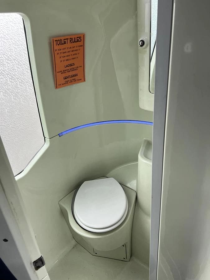 2016 Volvo 9700 Coach - Image 14