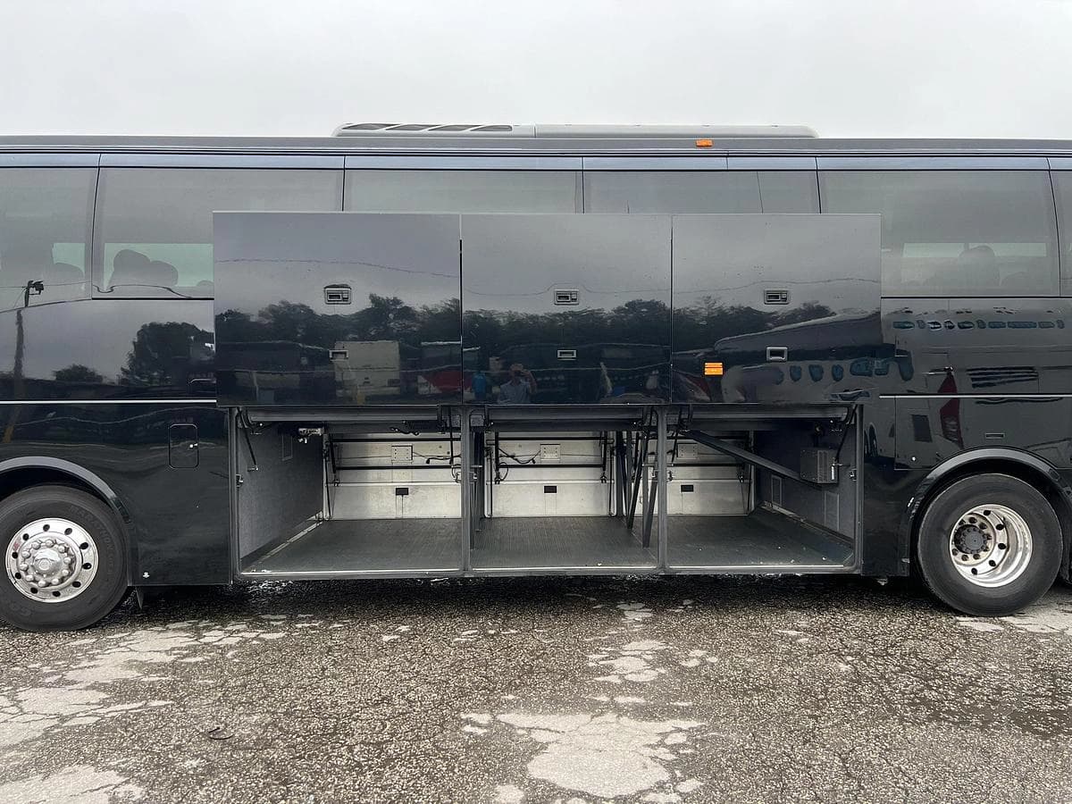 2016 Volvo 9700 Coach - Image 4