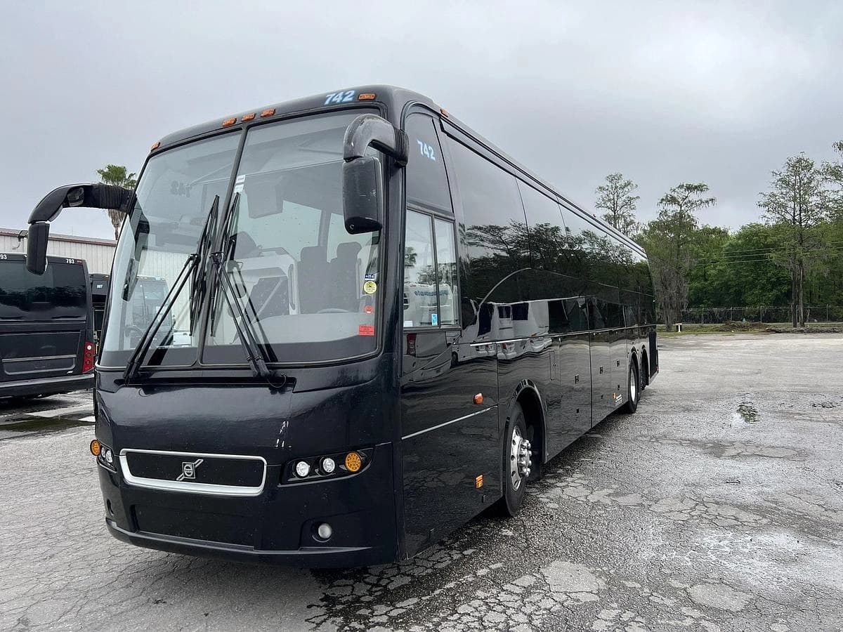 2016 Volvo 9700 Coach - Image 2