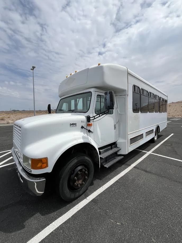 2001 international B3400 - Image 3
