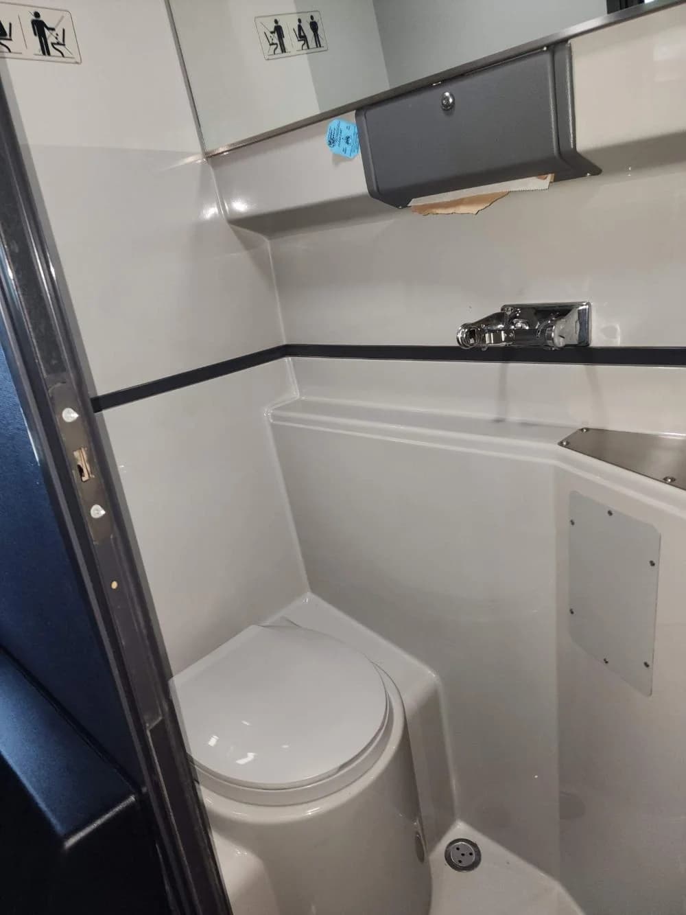 2020 Prevost H3-45 - Image 15