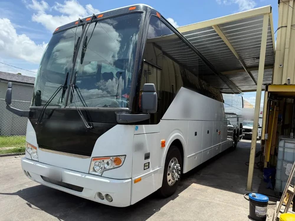 2020 Prevost H3-45 - Image 2