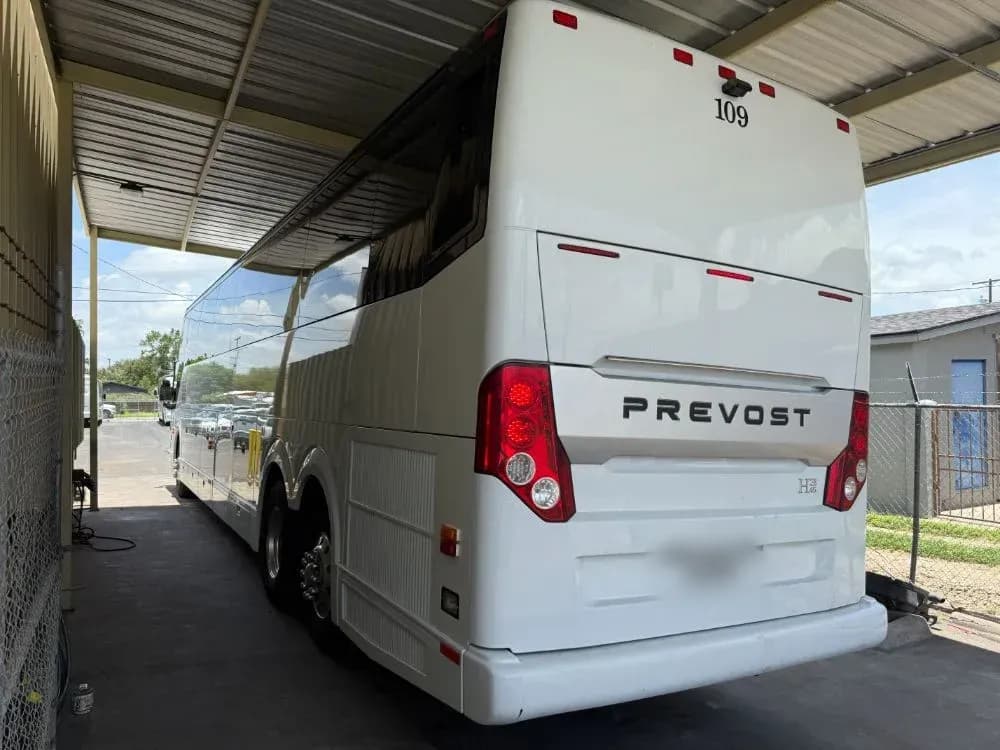 2020 Prevost H3-45 - Image 3