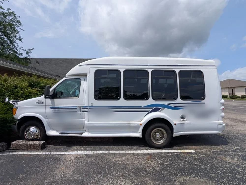 E-350 14 Passenger Shuttle Bus #25447 - Image 5