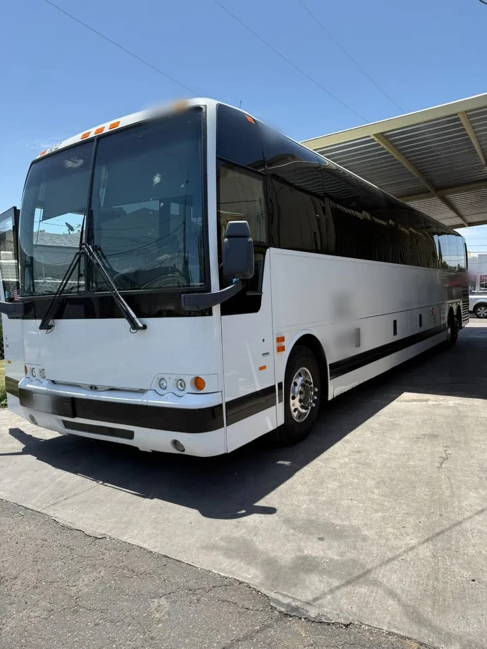 2017 Prevost X3-45 - Image 3