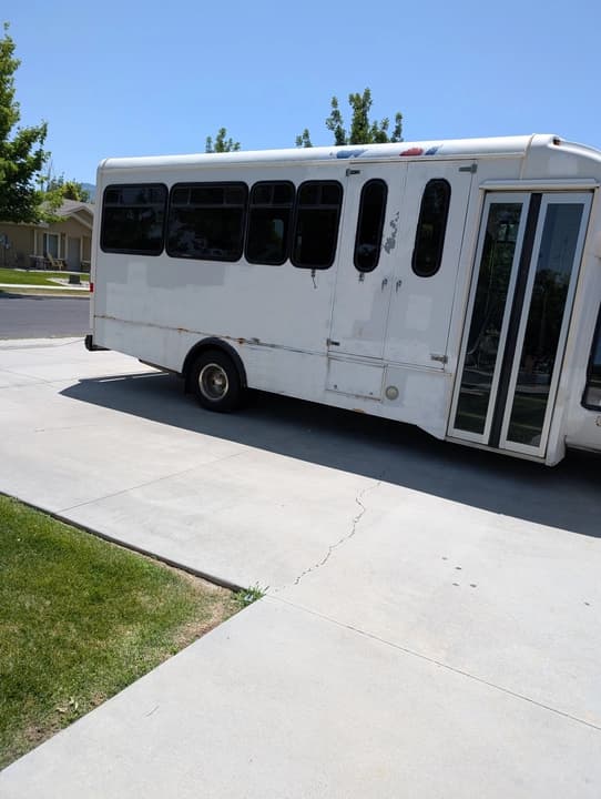 2007 Ford E450 Mini Buses/Shuttles - Image 3