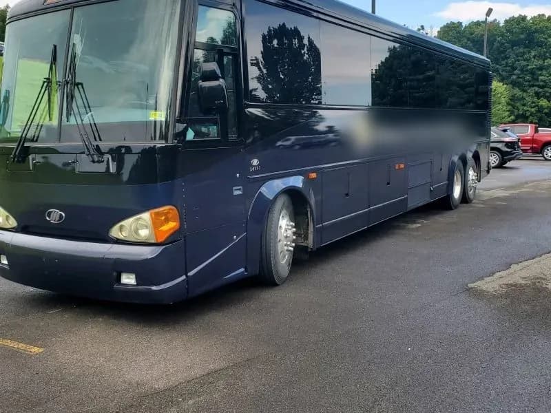 2006 MCI D4000 Motor Coaches - Image 1