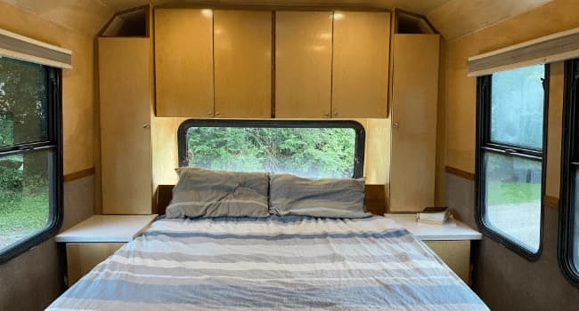 2005 Thomas Built Saf-T-Liner Skoolie Conversion - Image 6