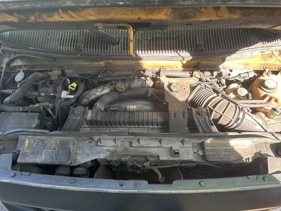 2008 Ford E-450 Super Duty Skoolie Conversion - Image 10