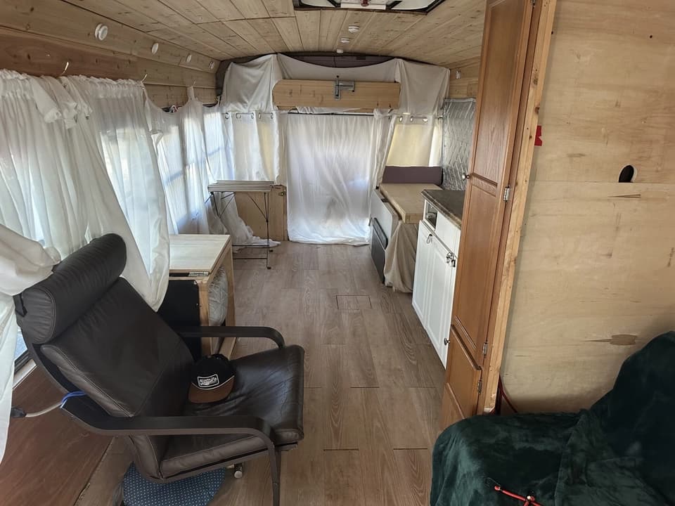 2008 Ford E-450 Super Duty Skoolie Conversion - Image 8