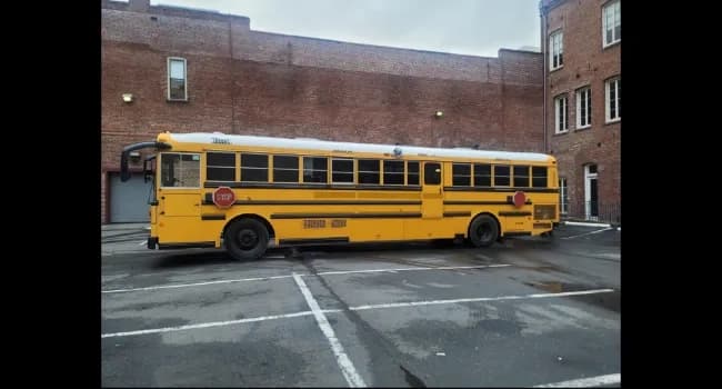 2006 Thomas Built Saf-T-Liner HDX School Bus - Image 2
