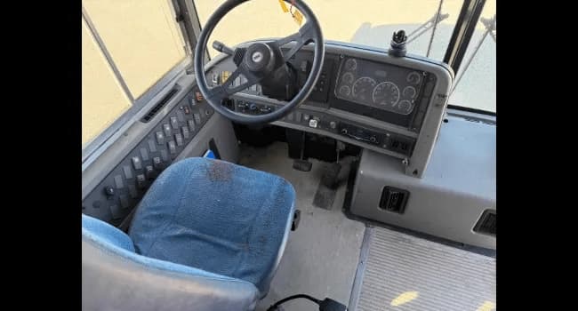 2006 Thomas Built Saf-T-Liner HDX School Bus - Image 6