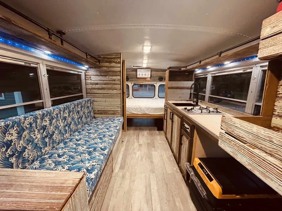 2005 Ford E450 Skoolie Conversion - Image 5