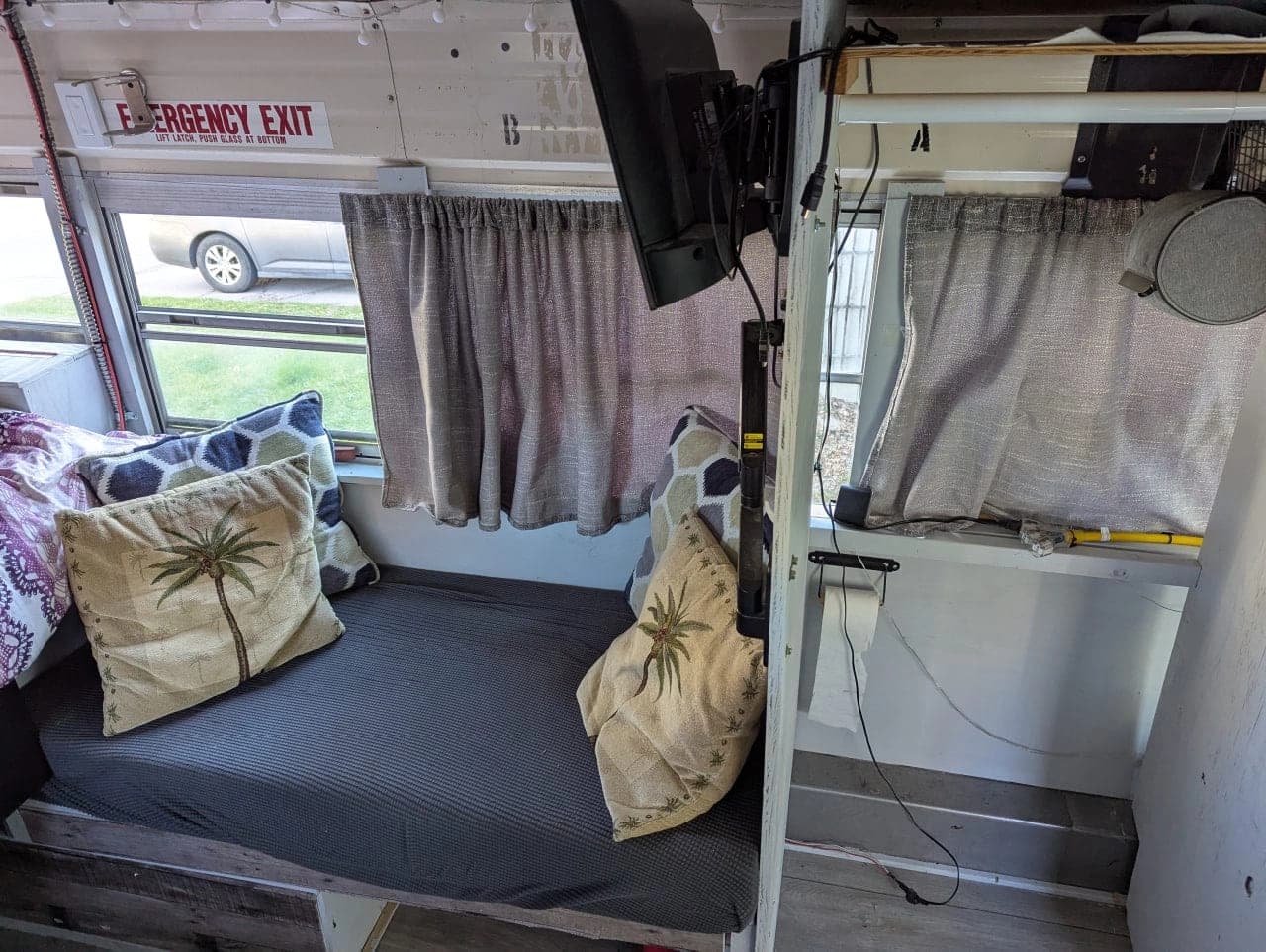 1990 International Harvester Skoolie Conversion - Image 6