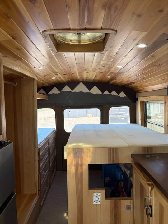 2000 Ford E450 Skoolie Conversion - Image 3