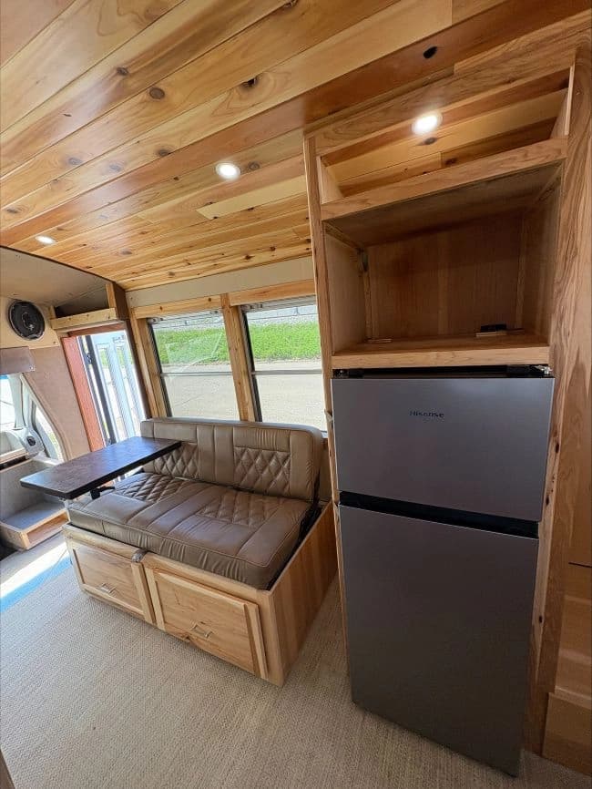 2000 Ford E450 Skoolie Conversion - Image 6