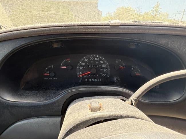 2000 Ford E450 Skoolie Conversion - Image 7