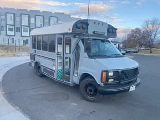 2001 GMC Savana bus