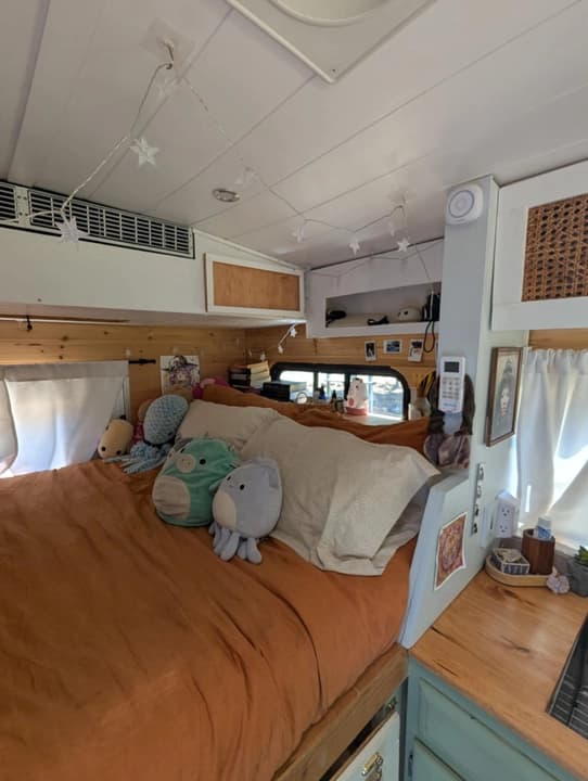 2011 Ford E350 Skoolie Conversion - Image 6