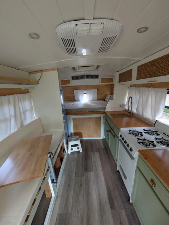 2011 Ford E350 Skoolie Conversion - Image 9
