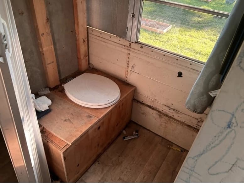 1994 Blue Bird 5500 Partial Conversions - Image 10