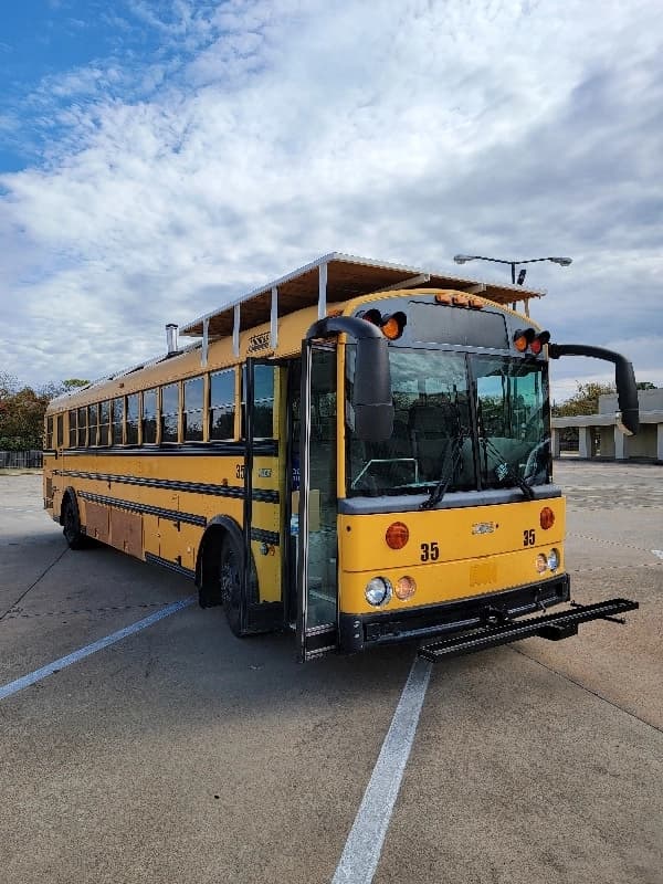 2002 Thomas Built Buses SAF-T-LINER bus
