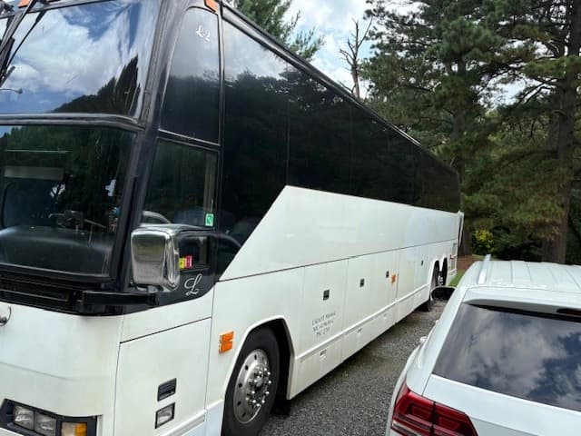 1998 Prevost H345 Motor Coaches - Image 1