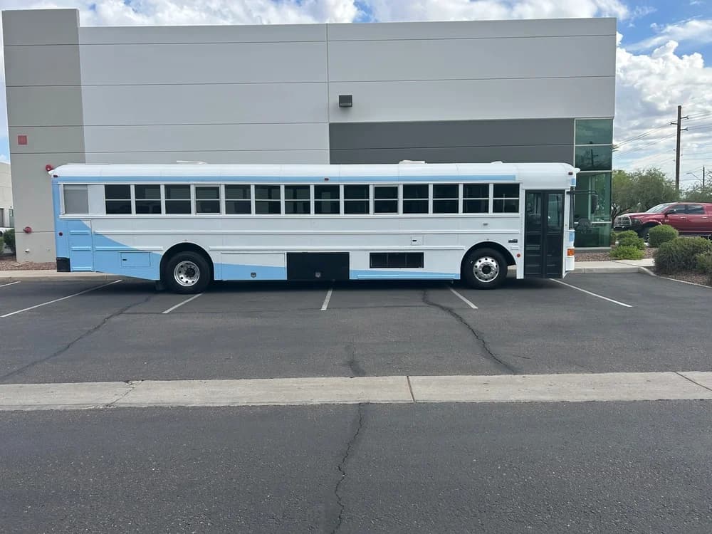 2006 International Re 3000 - Image 2